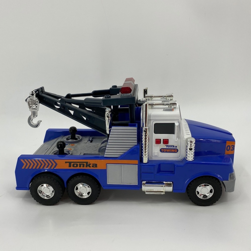 Tonka Towing Blue White Wrecker Tow Truck Hasbro Funrise 07759 2017 Crane Hook